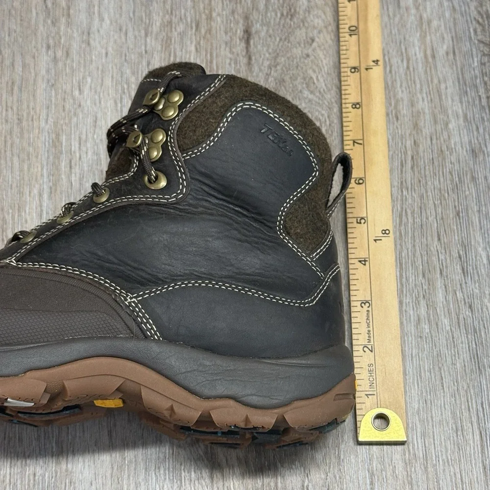LL Bean Storm Chaser Boots Womens 9 Primaloft Waterproof Leather Upper Insulated